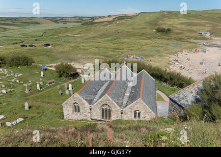 Die Pfarrei St. Winwaloe, Kirche der Stürme, Gunwalloe Kirche Cove Beach bin Lizard, Cornwall, UK. Stockfoto