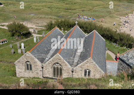 Die Pfarrei St. Winwaloe, Kirche der Stürme, Gunwalloe Kirche Cove Beach bin Lizard, Cornwall, UK. Stockfoto