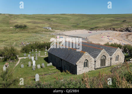 Die Pfarrei St. Winwaloe, Kirche der Stürme, Gunwalloe Kirche Cove Beach bin Lizard, Cornwall, UK. Stockfoto