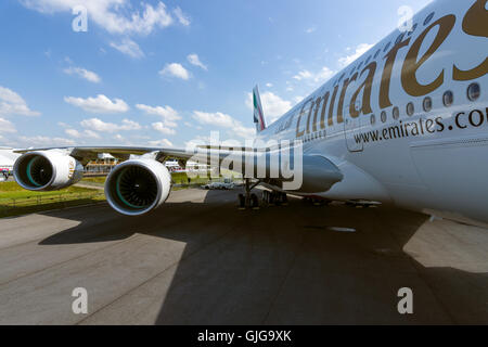 Detail des Flügels und ein Turbinen-Kreiselbegläse "Engine Alliance GP7000" des Airliner - Airbus A380. Stockfoto