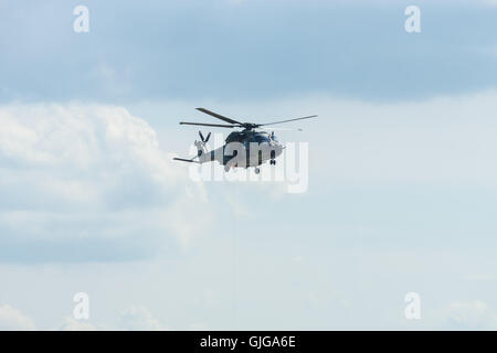 Hubschrauber NH90 der Bundeswehr. Demonstrative Leistung. Stockfoto