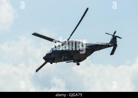 Hubschrauber NH90 der Bundeswehr. Demonstrative Leistung. Stockfoto