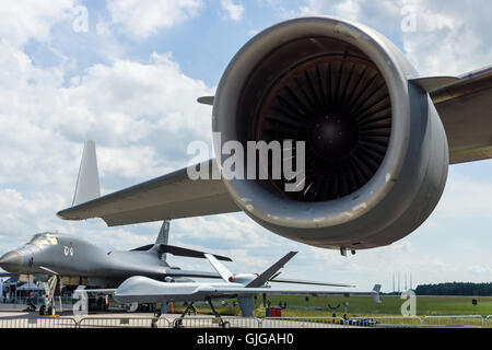 Turbinen-Kreiselbegläse Pratt & Whitney F117-PW-100 der großen militärischen Transportflugzeugen Boeing c-17 Globemaster III. Stockfoto