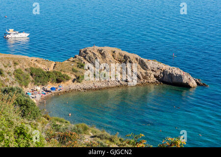 Strand in der Nähe von Stara Baska Insel Krk, Kroatien Stockfoto