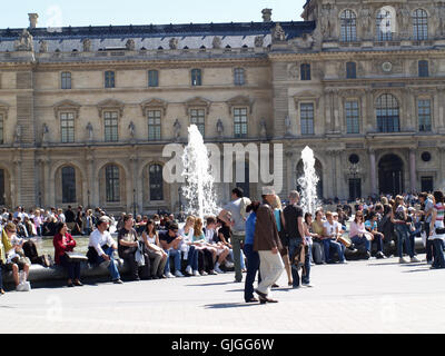 Andrang am Louvre-Museum & Kunst-Galerie, Paris, Frankreich Stockfoto