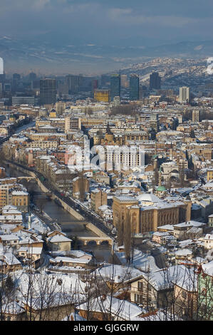 Sarajevo, die Hauptstadt von Bosnien und Herzegowina stolz City von östlicher und westlicher Kultur und Religionen. Stockfoto