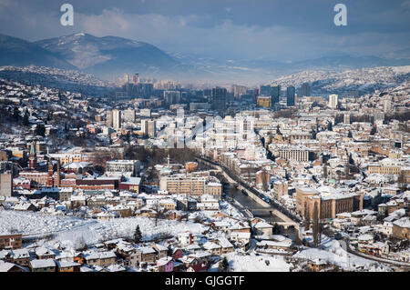 Sarajevo, die Hauptstadt von Bosnien und Herzegowina stolz City von östlicher und westlicher Kultur und Religionen. Stockfoto