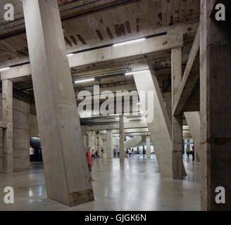 Öl-Tank-Keller-Bereich. Schalten Sie Haus Tate Modern, London, Vereinigtes Königreich. Architekten: Herzog und De Meuron, 2016. Stockfoto