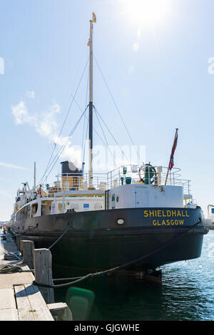 Poole, Dorset, UK. 16. August 2016 UK Wetter: Shieldhall, das größte Dampfschiff der Arbeiten ihrer Art in Europa, ist an einem heißen sonnigen Tag mit ununterbrochenen Sonnenschein neben Poole Quay festgemacht. Besucher erhalten die Gelegenheit, an Bord gehen und auf der Schiffsmotor, Heizräume und die Brücke und lernen, wie funktioniert ein Dampfschiff. Bildnachweis: Carolyn Jenkins/Alamy Live-Nachrichten Stockfoto