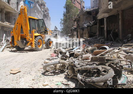 Aleppo, Syrien. 16. August 2016. Zwölf Menschen wurden getötet, während einer Bombardierung im Stadtteil Al-Shaar von Aleppo. Bildnachweis: Louai Barakat/ImagesLive/ZUMA Draht/Alamy Live-Nachrichten Stockfoto