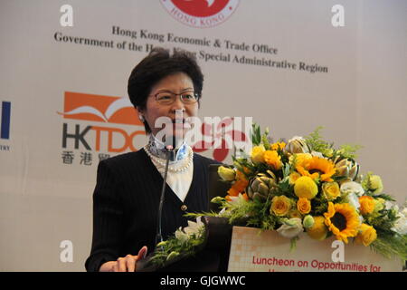 (160816)--HO-CHI-Minh-Stadt, 16. August 2016 (Xinhua)--Carrie Lam, Chief Secretary für die Verwaltung der HK spezielle Administrative Region Regierung hält eine Rede auf das Mittagessen mit dem Titel "Chancen für Hong Kong und Vietnam unter ASEAN regionale Zusammenarbeit" in Ho-Chi-Minh-Stadt, Vietnam, 16. August 2016. Fast 300 Teilnehmer, darunter CGCC Ausschussmitglieder, Regierungsvertretern und Unternehmern aus ASEAN, chinesischen Festland und HK besuchte das Mittagessen. (Xinhua/Le Yanna) (Hy) Stockfoto