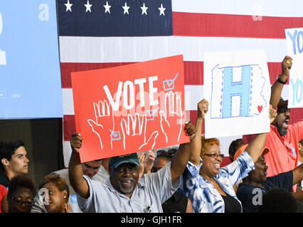 Philadelphia, Pennsylvania, USA. 9. Februar 2016. Freiwillige der Kundgebung zur Unterstützung der Hillary Clinton in West Philadelphia High School in Philadelphia Pa © Ricky Fitchett/ZUMA Draht/Alamy Live News Stockfoto