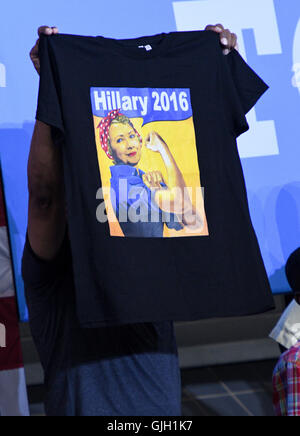 Philadelphia, Pennsylvania, USA. 9. Februar 2016. Freiwillige der Kundgebung zur Unterstützung der Hillary Clinton in West Philadelphia High School in Philadelphia Pa © Ricky Fitchett/ZUMA Draht/Alamy Live News Stockfoto