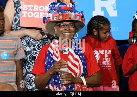 Philadelphia, Pennsylvania, USA. 9. Februar 2016. Freiwillige der Kundgebung zur Unterstützung der Hillary Clinton in West Philadelphia High School in Philadelphia Pa © Ricky Fitchett/ZUMA Draht/Alamy Live News Stockfoto