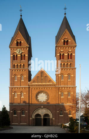 Deutschland, Nordrhein-Westfalen, Rhein-Erbt-Kreis Wesseling bei Köln, Katholische Kirche St. Germanus Stockfoto