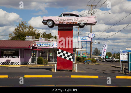 Ein klassisches Auto Werbung der Rock ' n ' Rogers 50er Jahre Diner, Salem, Oregon, USA Stockfoto