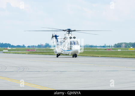 Mittlere Dienstprogramm Hubschrauber Eurocopter AS532U2 "Cougar". Deutsche Luftwaffe (Luftwaffe). Stockfoto