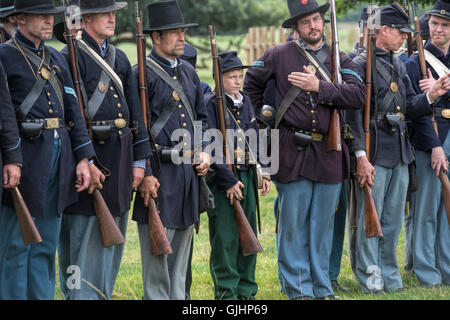 Unionssoldaten auf dem Schlachtfeld von American Civil War Reenactment im Spetchley Park, Worcestershire, England Stockfoto