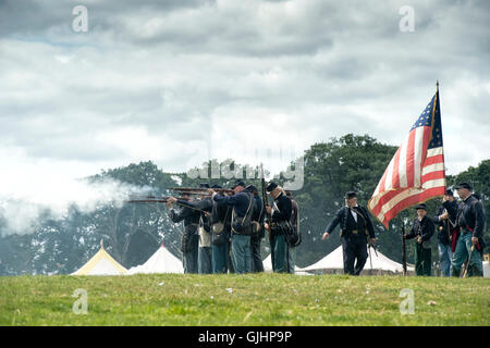 Unionssoldaten auf dem Schlachtfeld von American Civil War Reenactment im Spetchley Park, Worcestershire, England Stockfoto