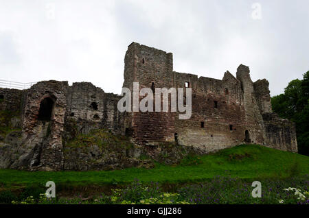 Die Überreste der Hailes Burg am Ufer des Flusses North Tyne in der Nähe von Haddington, Schottland. Stockfoto