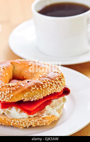 Lachs geräuchert bagel Stockfoto