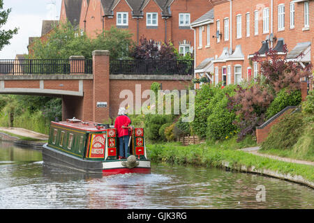 Mitarbeiter und Worcester-Kanal und am Ufer Neubauwohnungen am nördlichen Stadtrand von Kidderminster, Worcestershire, England, UK Stockfoto