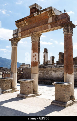 Die Ruinen der antiken römischen Stadt Pompeji an einem Sommertag. Stockfoto