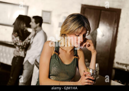 Frau Disco trinken Stockfoto