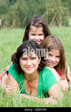 Mutter mit ihren Töchtern Stockfoto