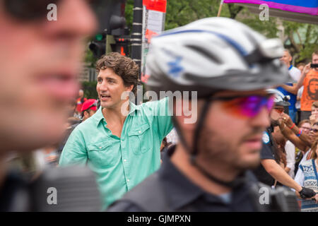 Montreal, Kanada. 14. August 2016. Der kanadische Premierminister Justin Trudeau nimmt Teil in Montreal-Pride-Parade. Stockfoto