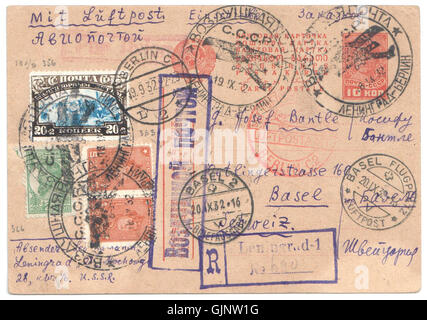 Eine Flugpostkarte der Sowjetunion, die am 19. September 1932 für internationale Korrespondenz ausgestellt wurde und die postgeschichtliche Geschichte der damaligen Zeit darstellt. Stockfoto