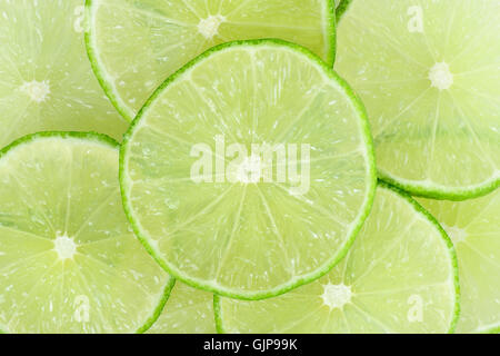 Abstract in Scheiben geschnittenen frischen grünen Limetten Stockfoto