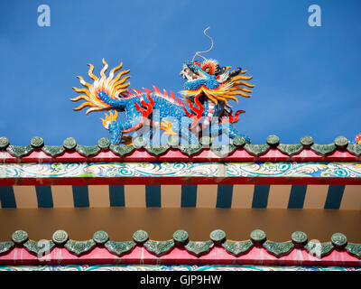 Closeup Drache auf Pavillon im chinesischen Stil Stockfoto