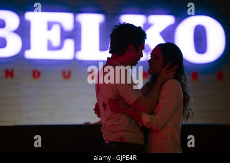 Belko Experiment ist eine bevorstehende American Horror-Thriller-Film, Regie: Greg McLean und geschrieben von James Gunn. Die Hauptrollen John Gallagher, Jr., Tony Goldwyn, Adria Arjona und Melonie Diaz.   Dieses Foto ist nur zu redaktionellen Zwecken und unterliegen dem Copyright von der Filmgesellschaft und/oder der Fotograf von dem Film oder der Firma zugeordnet und kann nur durch Veröffentlichungen im Zusammenhang mit der Förderung der oben genannten Film reproduziert werden. Eine obligatorische Gutschrift auf die Filmgesellschaft ist erforderlich. Der Fotograf sollte auch angerechnet werden, wenn bekannt. Stockfoto