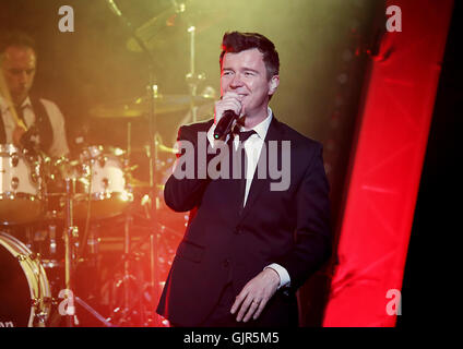 Rick Astley führt bei Liverpool Philharmonic Hall Featuring: Rick Astley Where: Liverpool, Vereinigtes Königreich bei: 15. April 2016 Stockfoto