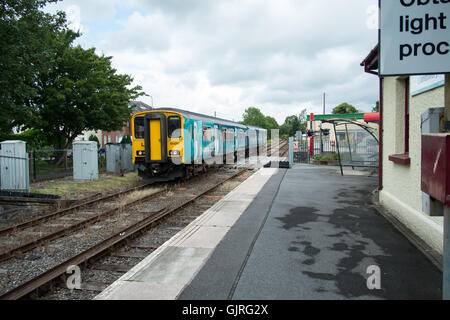 Klasse 150 nahenden Llandovery Bahnhof Stockfoto