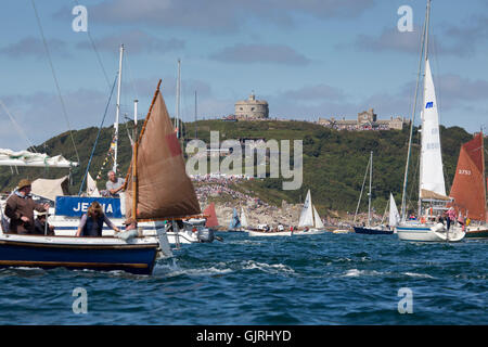 Großsegler; Massen und Boote Regatta; Falmouth 2014 Cornwall; UK Stockfoto