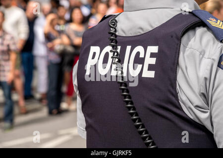 Montreal, CA - 14. August 2016: Rückseite der kugelsichere Weste der Royal Canadian Mounted Police Sergeant Stockfoto