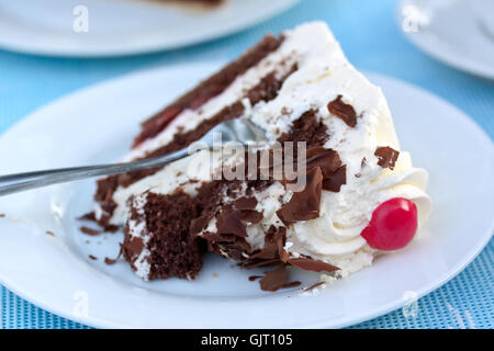 Schwarzwälder Kirsch Torte mit Sahne, c Stockfoto