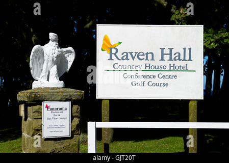 Schild am Raven Hall Hotel, Ravenscar, North Yorkshire, England UK Stockfoto