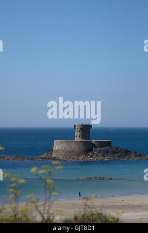 Herrliche Sicht auf la Rocco Tower,St.Ouens Bay, Jersey, Kanalinseln Stockfoto