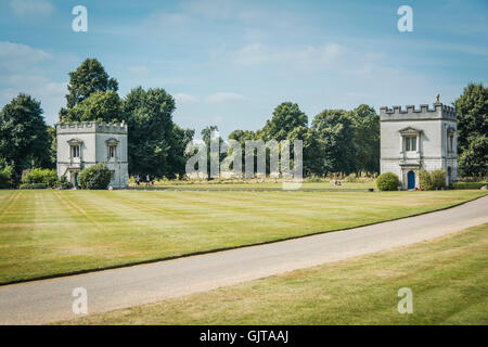 Die Pepper Pot Lodges vor dem Syon House, Syon Park, Hounslow, England, Großbritannien Stockfoto