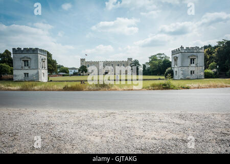 Die Pepper Pot Lodges vor dem Syon House, Syon Park, Hounslow, England, Großbritannien Stockfoto