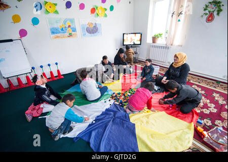 Jalalabat, Kirgisistan: Erhalten In ein Zentrum für geistig und körperlich behinderte Kinder, Kinder lernen, Sprache, kreative Therapie Stockfoto