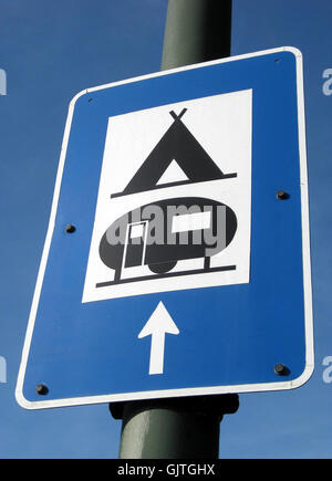 Schild-Campingplatz Stockfoto