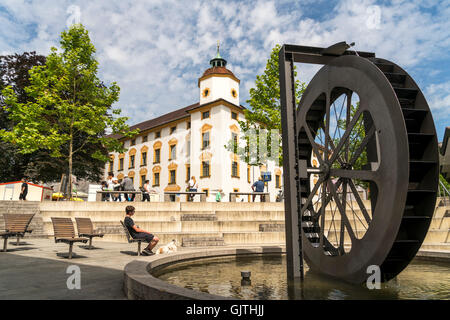 Wasserrad und The Duke-Äbte Residenz in Kempten, Allgäu, Bayern, Deutschland Stockfoto