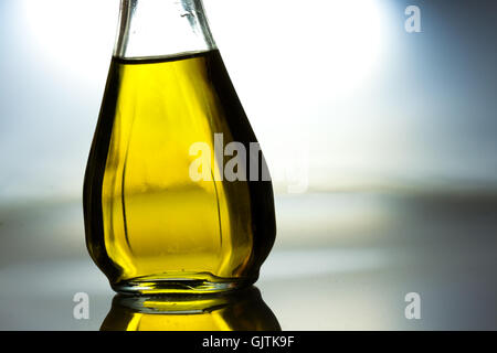 Sonnenlicht gegen leichte Flasche Stockfoto