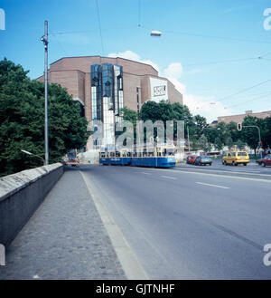 Stadtteil Haidhausen, Rosenheimer Straße. Blick Zum Kulturzentrum Gasteig. München, Haidhausen Viertel. Blick auf das kulturelle Zentrum der Gasteig, Rosenheimer Straße. Stockfoto