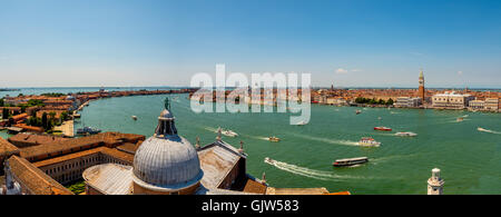 Panoramablick auf Festland Venedig, Dogana da Mar und der Insel Giudecca Stockfoto