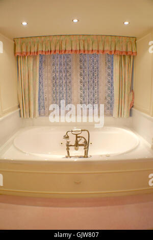 Innen-Whirlpool-Badewanne Stockfoto